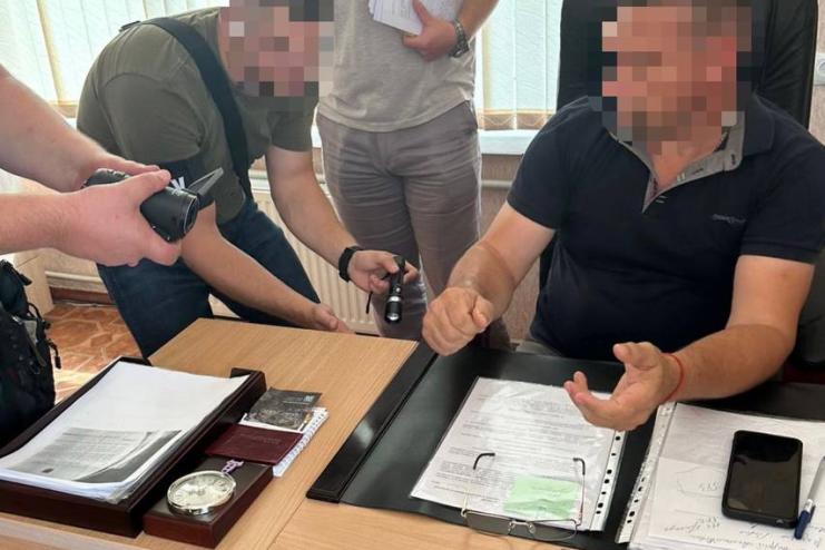 Вимагав 100 тисяч «данини»: на Одещині голову однієї з громад викрито на хабарництві 